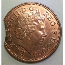 GREAT BRITAIN UK 2000 . TWO 2 PENCE COIN . ERROR . CLIPPED PLANCHET